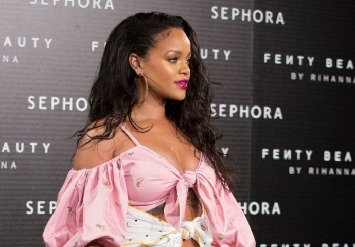 Rihanna se skinula i pokazala koliko se ugojila : Sada ima šta da pokaže