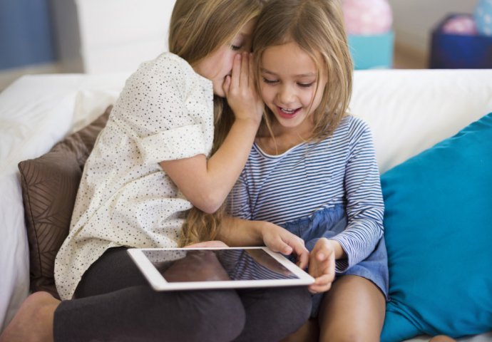 OBRATITE PAŽNJU: Djeca koja su na internetu više od tri sata dnevno, evo šta im se dešava