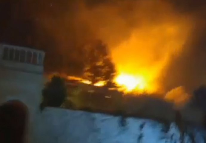 Požar u Splitu, vatra stigla do kuća