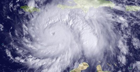 Prije udara uragana evakuisane hiljade ljudi