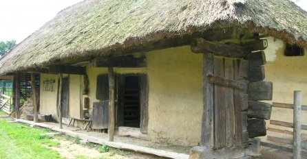 SKANDAL U SELU: Mlada u mrklom mraku promašila sobu, A ONDA JE CIJELU NOĆ PROVELA S NJIM!