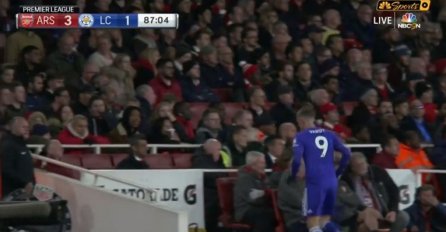 BIZARNA SCENA: Vardy je sinoć istrčao sa terena u 87. minuti, a ono što je uradio će vas ŠOKIRATI