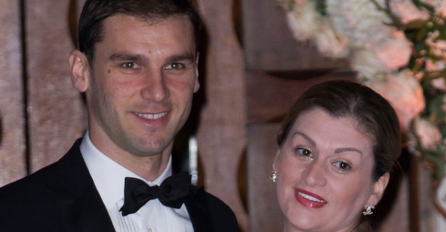  ONA JE SUPRUGA OMILJENOG SRPSKOG FUDBALERA, A ZBOG DONJEG DIJELA SLIKE SVI SE UHVATE ZA GLAVU: Sad će vam biti jasno zašto se ne pojavljuje u javnosti 