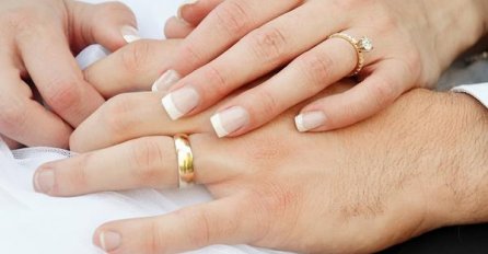 AKO STE SE NEKADA PITALI: Evo šta znači ako burmu nosite na desnoj, a šta na lijevoj ruci