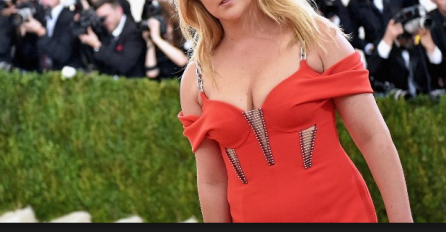 Poznata glumica otkrila da je trudna: Udala se nakon samo nekoliko mjeseci veze, a sada je sve iznendila