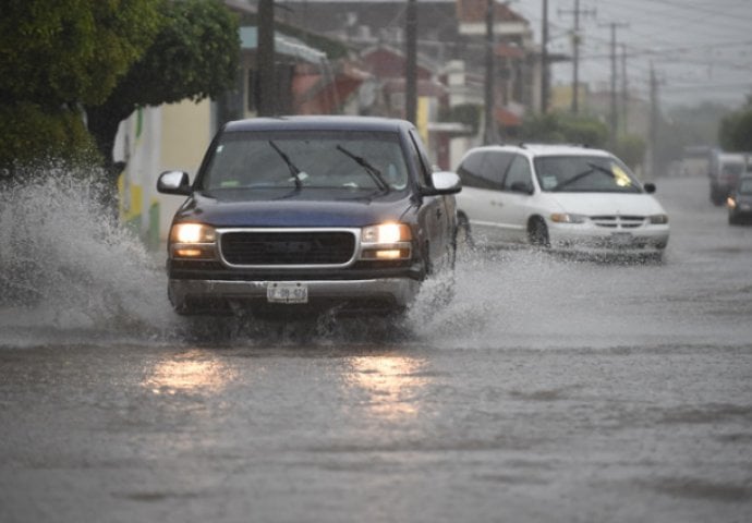 Uragan Vilja stigao u Meksiko: Prijete poplave i klizišta