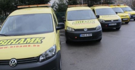 Zbog okupljanja migranata obustavljen saobraćaj na GP Velika Kladuša - Maljevac