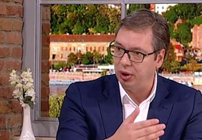 VUČIĆ DOŠAO U EMISIJU UŽIVO I OTKRIO TAJNU O SVOJOJ ŽENI I KĆERKI: A onda mu izletilo KOLIKU PENZIJU IMA NJEGOV OTAC!