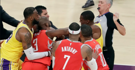 NEVIĐENI SNIMAK! Rondo je divljački napao Paula, a onda je MAYWEATHER učinio ludost koju  će svi dugo pamtiti