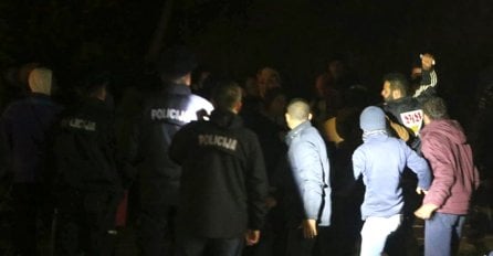 Tuča migranata na ispred kordona policije na graničnom prijelazu Maljevac