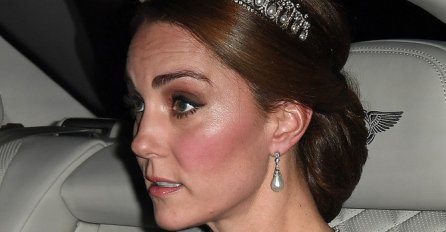 OVO JE HODAJUĆA KATASTROFA, CIJELI SVIJET SE SLAŽE: Kate Middleton nikad RUŽNIJU HALJINU nije obukla!