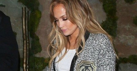 JENNIFER GRADOM PROŠETALA U OVIM PANTALONAMA, LJUDI ZGROŽENO GLEDALI: "Ovo je sramota" 