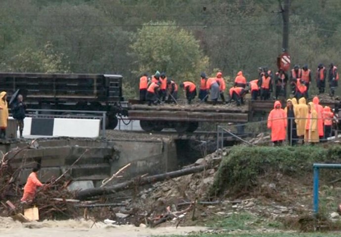 Rusija: Šest ljudi izgubilo život u razornim poplavama