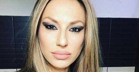 RADO, VRAĆAJ MINIĆ: Pjevačica se pojavila na koncertu Ane Bekute U DUGOJ HALJINI, NIKO NIJE ODUŠEVLJEN! (FOTO)