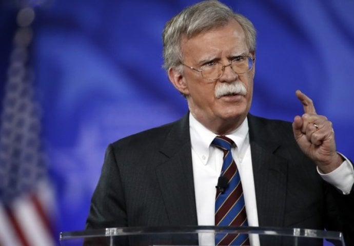 Bolton: Rusija treba otići s Krima i iz istočne Ukrajine