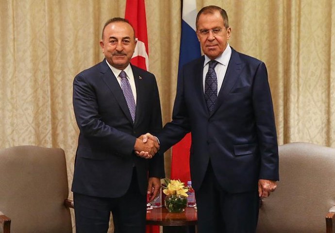 Cavusoglu i Lavrov sastali se u Istanbulu uoči samita o Siriji