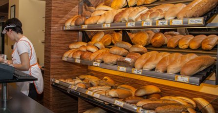 ISTINITA PRIČA KOJA JE UZDRMALA SRBIJU: U jednoj beogradskoj pekari vidio je kćerku i oca kako jedu i razgovaraju, A VI ĆETE ZAPLAKATI