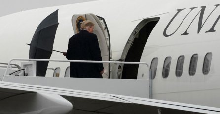 TRUMP NE ZNA DA ZATVORI KIŠOBRAN: O ovoj sceni priča BRUJE SVI, KAKO JE SAMO MOGAO OVO URADITI?! (VIDEO)