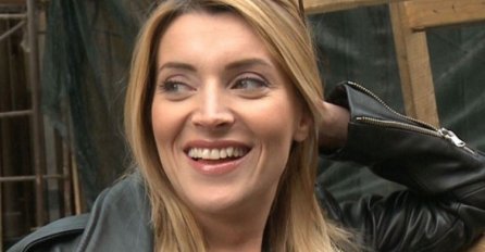 SVI SE PITAJU ŠTA JOJ TO VIRI ISPOD VJENČANICE? NEPREPOZNATLJIVA: Evo kako je Anđelka Prpić izgledala na svom venčanju prije 7 godina!