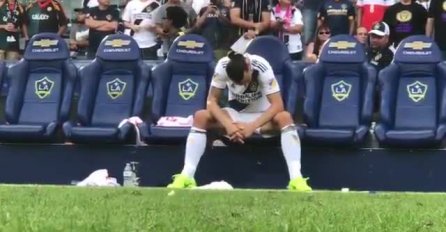 PRIŠAO JE KLUPI, A ONDA SU SVI U NEVJERICI POSMATRALI ŠTA IBRAHIMOVIĆ RADI: Ovo niko nije očekivao 