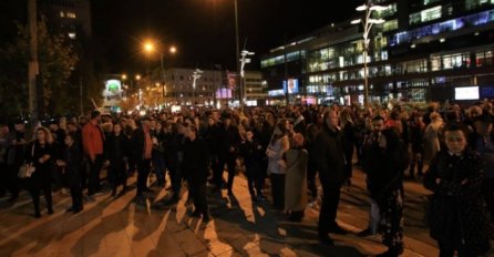 Građani Sarajeva odali počast ubijenim policajcima Adisu Šehoviću i Davoru Vujinoviću