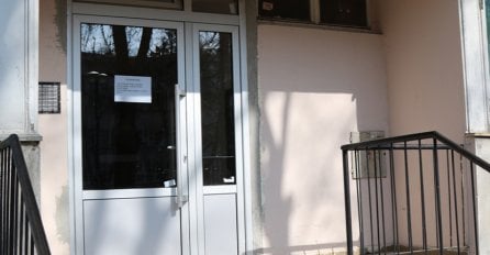 HRVAT ZALIJEPIO UPOZORENJE KOMŠIJAMA IZ ZGRADE I OSTAVIO IH U ŠOKU: "Odmah zovite policiju, ovo je strašno"