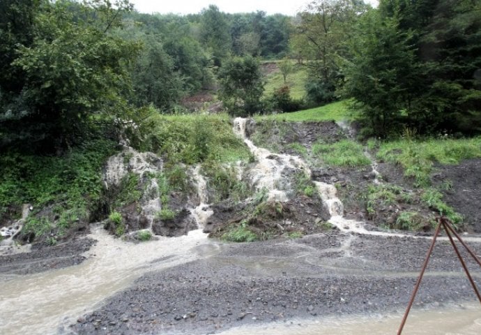 Poplave u Gornjem Vakufu-Uskoplju i Neumu zbog obilnih padavina