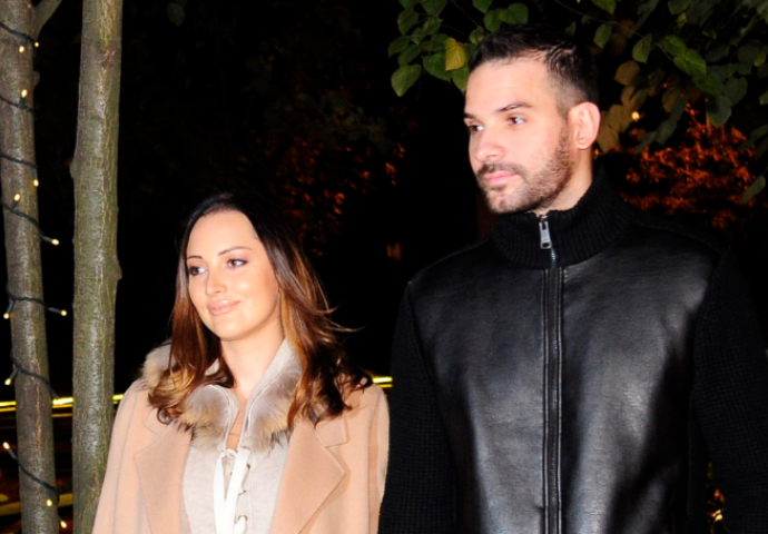 BRENA SE SREDILA ZA GOSTE, A ONDA JE STIGLA ALEKSANDRA OVAKO OBUČENA: "Ovo je sramota" (FOTO)