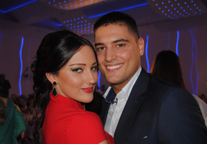 Prijin bivši dečko zaprosio voditeljku na njezin rođendan,  ali ovo je sve iznenadilo