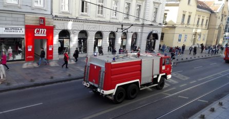 GRAĐANI SARAJEVA USPANIČENI: ZGRADA U PLAMENU! ČULO SE NEKOLIKO JAKIH  EKSPLOZIJA! Sve raspoložive vatrogasne jedinice na terenu