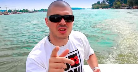 POZNATI PJEVAČ VIŠE NE IZGLEDA OVAKO: Uradio veliku promjenu na glavi, ljudi ne mogu skinuti pogled