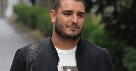 ISPLIVALA PORODIČNA TAJNA, OVO JE ROĐENI BRAT DARKA LAZIĆA: I on je pjevač, a tek kad vidite KO JE U PITANJU (FOTO)