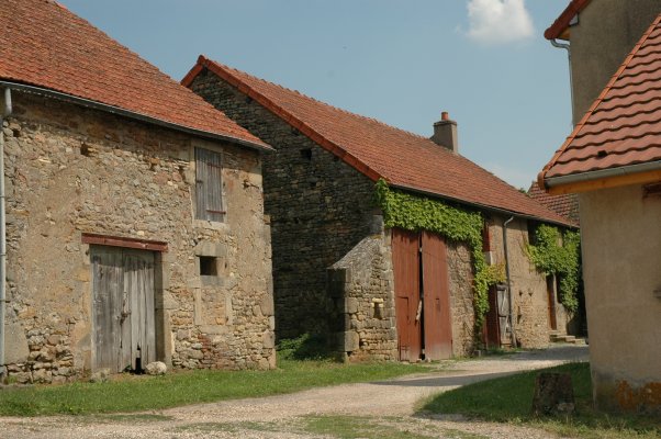 village-houses-at-saisy