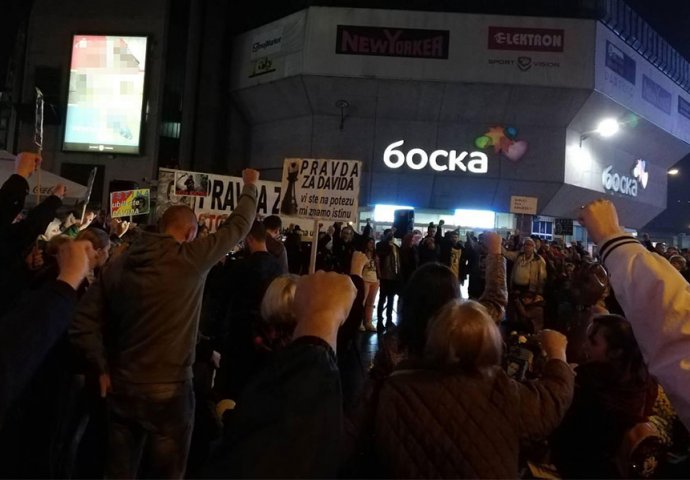 AKO OSJETIM TRENUTAK, UĆI ĆU U POLITIKU: Davor Dragičević okupljenima u Banajluci poručio da ostanu hrabri