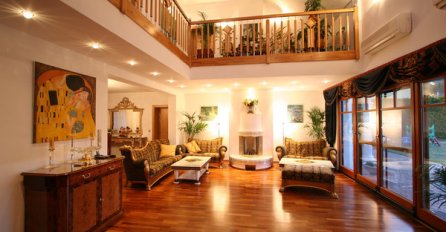 LUKSUZ NA SVE STRANE, SAUNA, POZLATA I KRISTALI: Zavirite u dvorac DRAGANE MIRKOVIĆ U BEČU,  a tek kad vidite spavaću sobu (FOTO)