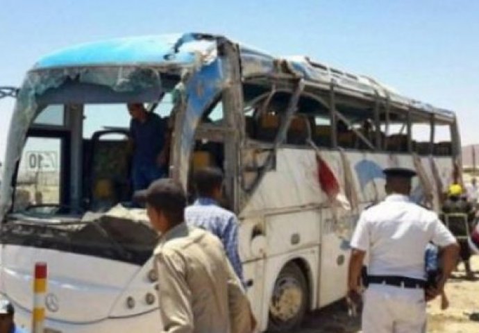 U napadu na autobus s koptskim hrišćanima u Egiptu ubijeno sedam ljudi