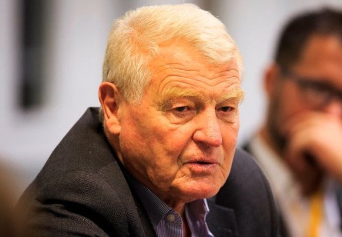 Paddy Ashdown obolio od raka, smješten u bolnicu