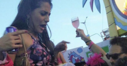 LUDO SE ZABAVLJALA NA FESTIVALU, A KAD JE POGLEDALA DOLE OSTALA JE U ŠOKU: Kad vidite donji dio slike SVE ĆE VAM BIT JASNO!