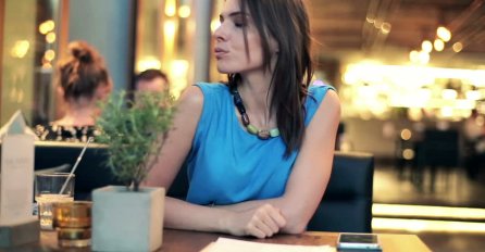 BIO JE MOJ PROFESOR FIZIČKOG: Nagovorio me je da da dođem u restoran u kome je večerao sa ženom samo da bi mi OVO URADIO!