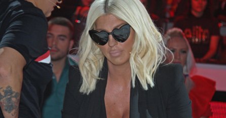 DOŠLO JE VRIJEME DA SE POVUČEM: Jelena Karleuša OBJAVOM zaprepastila fanove, MOLE JE DA TO NE RADI! (FOTO)
