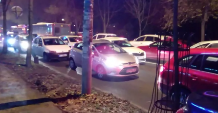 HAOS U SRBIJI! SAOBRAĆAJ STOJI! Ovo su najkritičnije tačke, izbjegavajte ih ako je moguće! (FOTO)