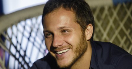 NIKO NE MOŽE DA VJERUJE DA JE ONA DJEVOJKA SAŠE KOVAČEVIĆA: Kad se pojavila svi su samo gledali u OVO, nisu skidali pogled sa nje! (FOTO)