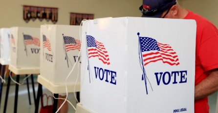   Demokrate osvojile Zastupnički dom, republikanci zadržali većinu u Senatu