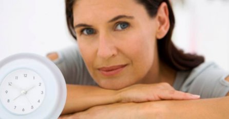 OVAJ ZAČIN JE SPAS ZA ŽENE U MENOPAUZI: Spriječava depresiju, znojenje, bol i infekcije! A SVI GA IMATE U KUHINJI