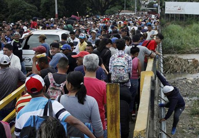 STRAŠNA KRIZA: Venezuelu u 3 godine napustilo čak 2,3 miliona ljudi