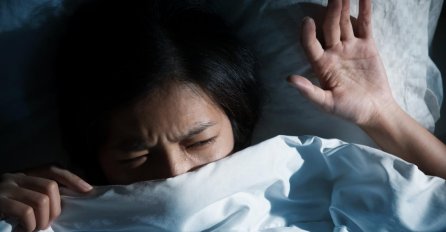 "LEGLA SAM DA SPAVAM, A ONDA OSJETILA DA MI NEKA ŽENA SJEDI NA GRUDIMA: Kad sam otvorila oči, problijedila sam od prizora"