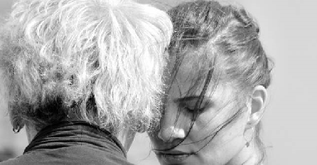 SRPKINJA SE UDALA ZBOG PAPIRA: "Prodala sam se za 5 hiljada eura" 