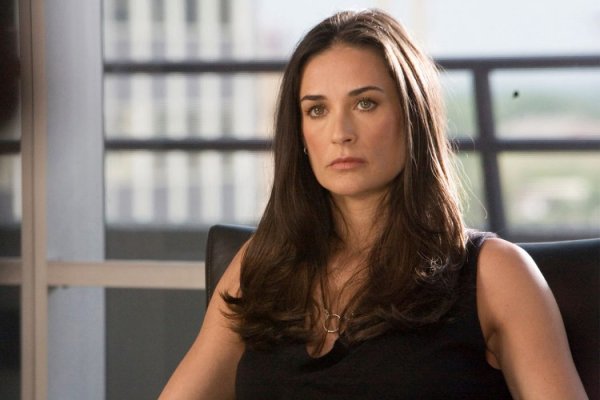 20170616-blognews-demimooreteeth-e1541688623172