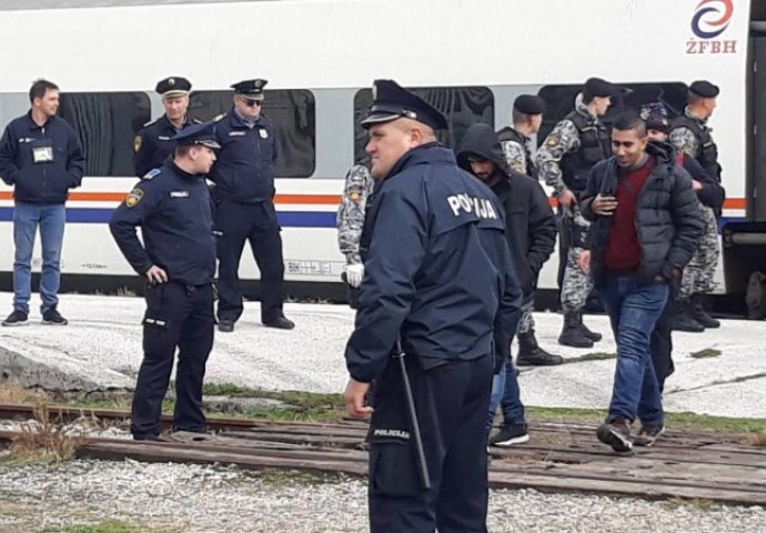 Iz Bihaća migranti vraćeni u Sarajevo i smješteni u kasarnu