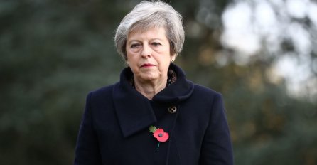 May odbacila pozive da odloži Brexit